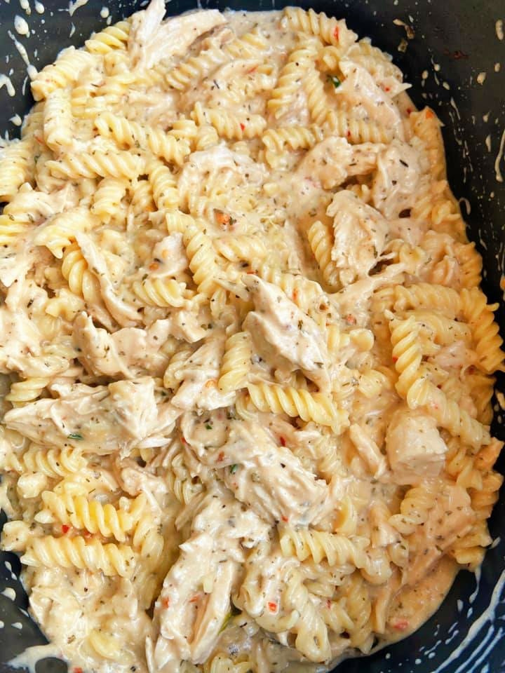 Crockpot Garlic Parmesan Chicken Pasta