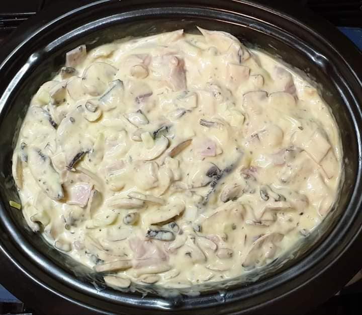 Slow Cooker Chicken Carbonara