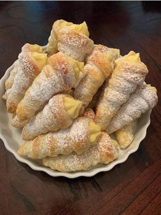 CANNONCINI RECIPE (Italian Cream Stuffed)