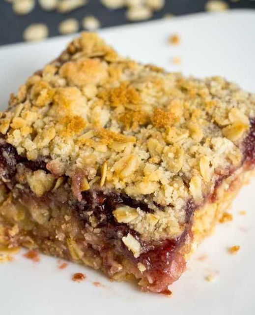 Raspberry Oatmeal Crumble Bars