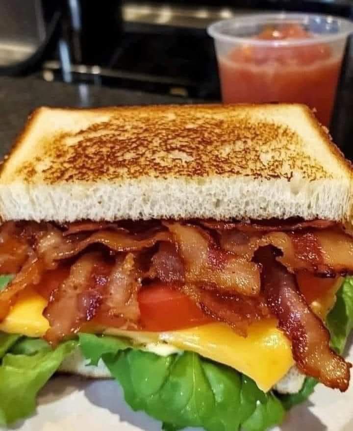 TREMENDOUS BLT SANDWICH