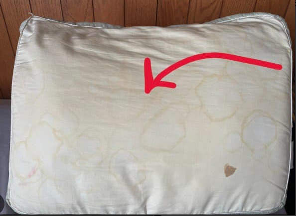 Here is why pillows become yellow, and you should know what it means H 235