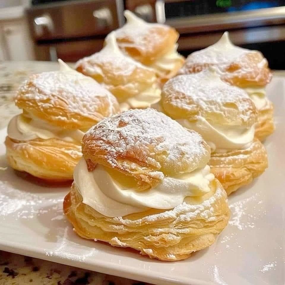 MOM’S FAMOUS CREAM PUFFS