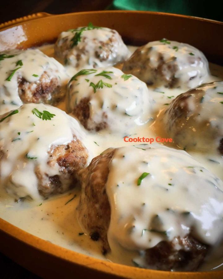 Amish Poor Man’s Hamburger Steak with Creamy Gravy: