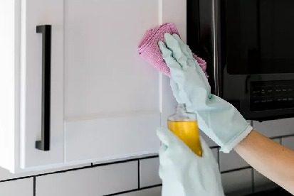 The genius tip for removing grease from kitchen cabinets