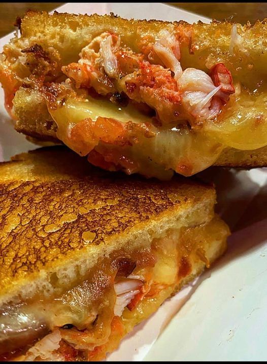 LOBSTER GRILLED CHEESE !