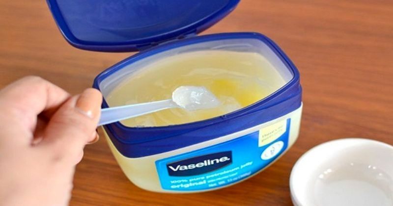 Mom Always Keeps Vaseline In The House. Here are 15 Common Problems It Can Solve.