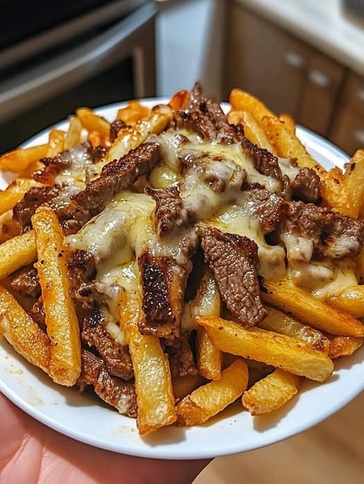 Philly Steak Cheese Fries 🥩🍟